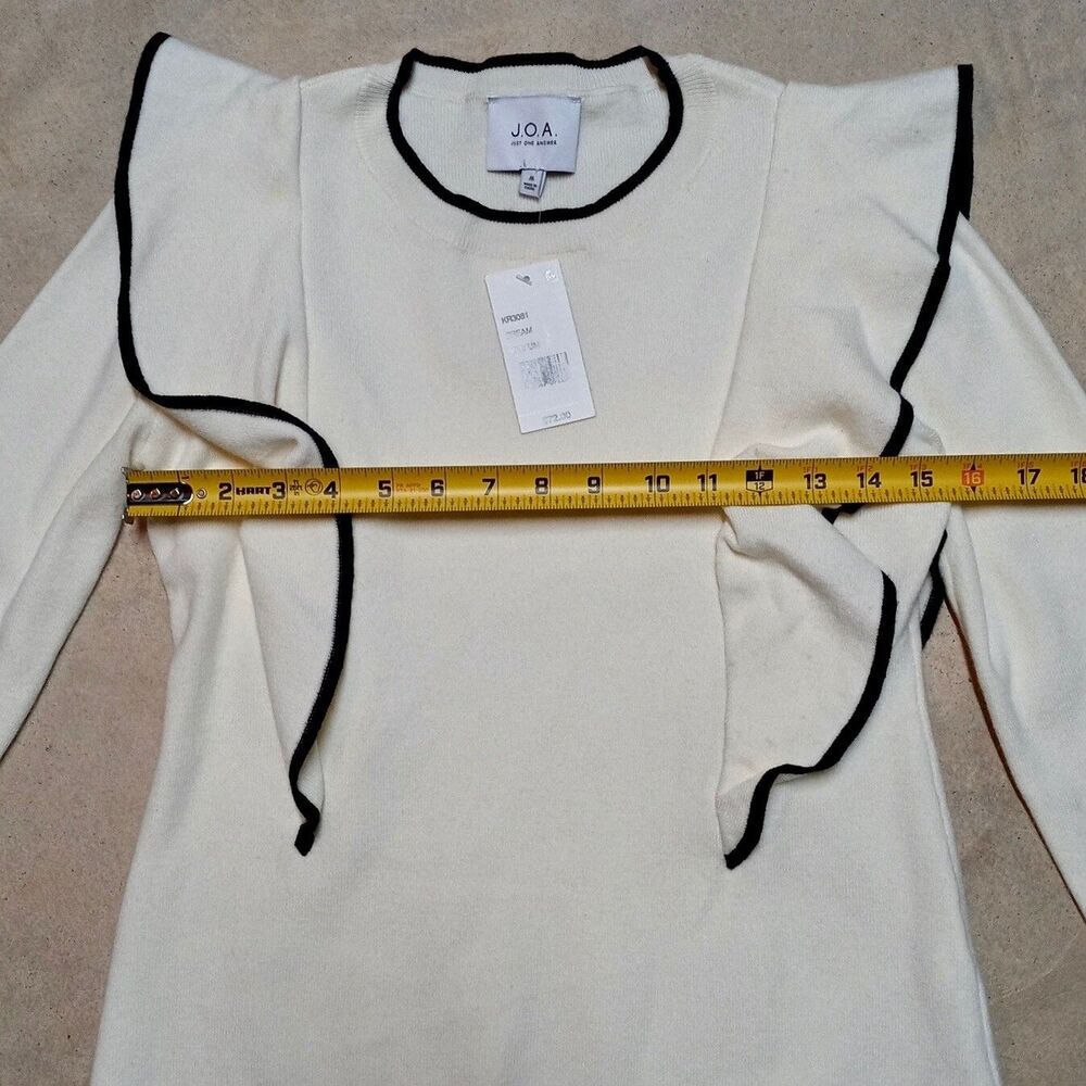 *READ* J.O.A Antholropologie Just One Answer Cream Ruffled Knit Sweater MEDIUM - Picture 9 of 9